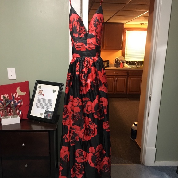 Dress - Picture 2 of 2